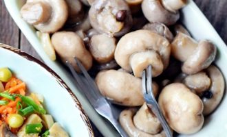 маринованные грибы в салате