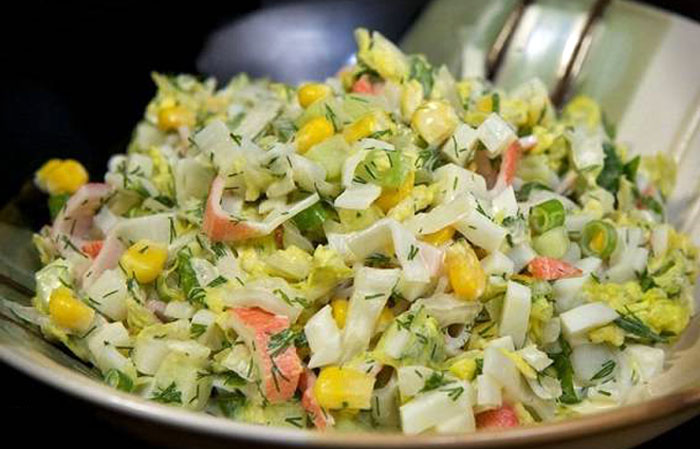 крабовый салат без риса с огурцом